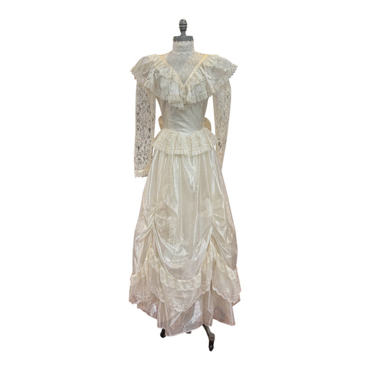 Vintage 1980s Jessica McClintock Collection New With Tags Ivory Victorian Organza and Lace Puffy Princess Ballgown Ruffle Wedding Dress Size 9