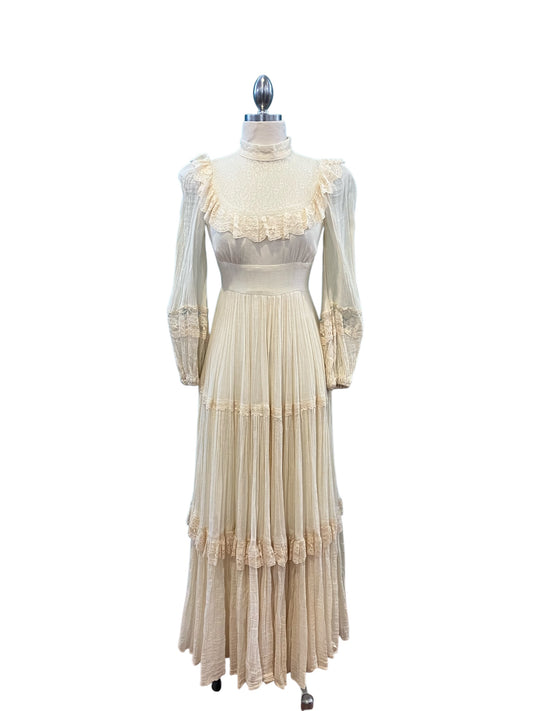 Vintage Gunne Sax Ivory Crepe Cotton Prairie Wedding Dress Wide Sweep and Lace Detail