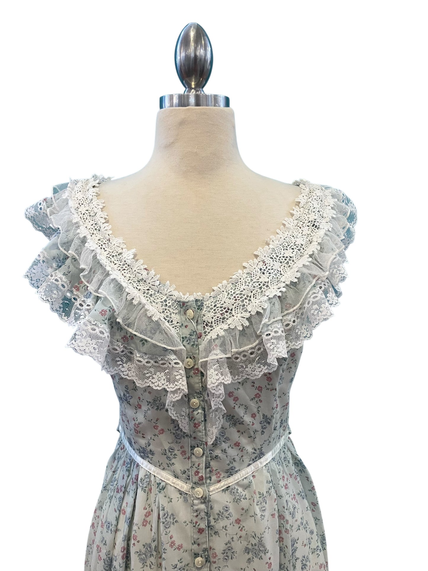 Vintage Gunne Sax Light Green V Neck Sundress with Layered Ruffle Lace Collar Button Up Closure