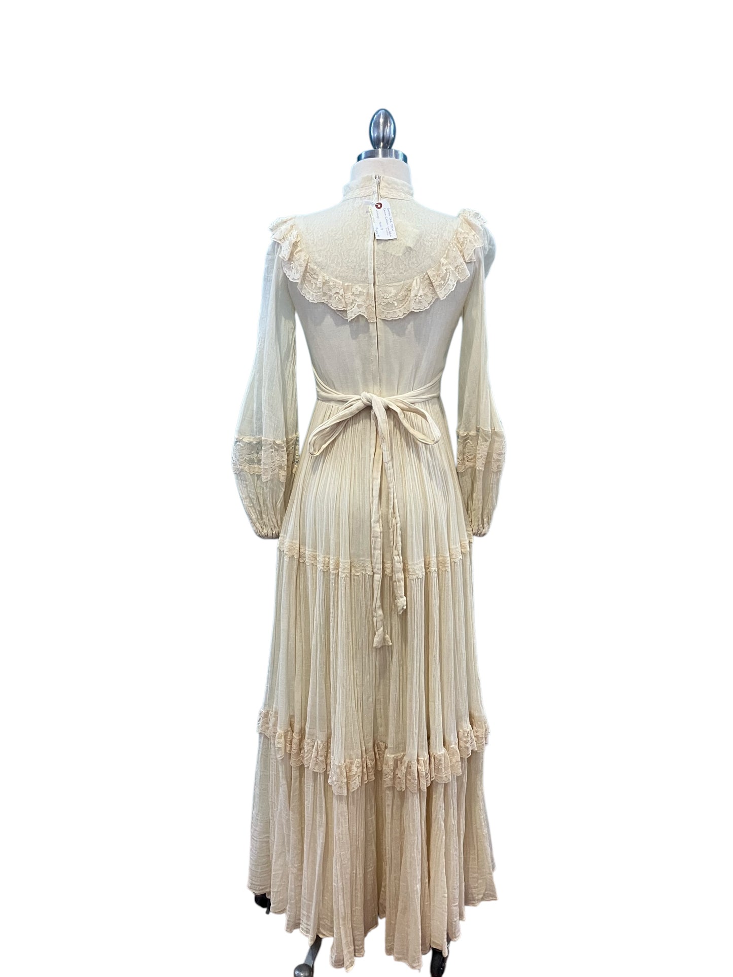 Vintage Gunne Sax Ivory Crepe Cotton Prairie Wedding Dress Wide Sweep and Lace Detail