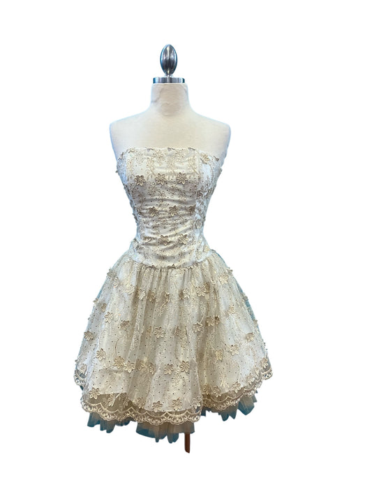 Vintage Jessica McClintock Ivory Gold Appliqué Tulle Lace Short Dress Perfect for Prom or Bridal Shower