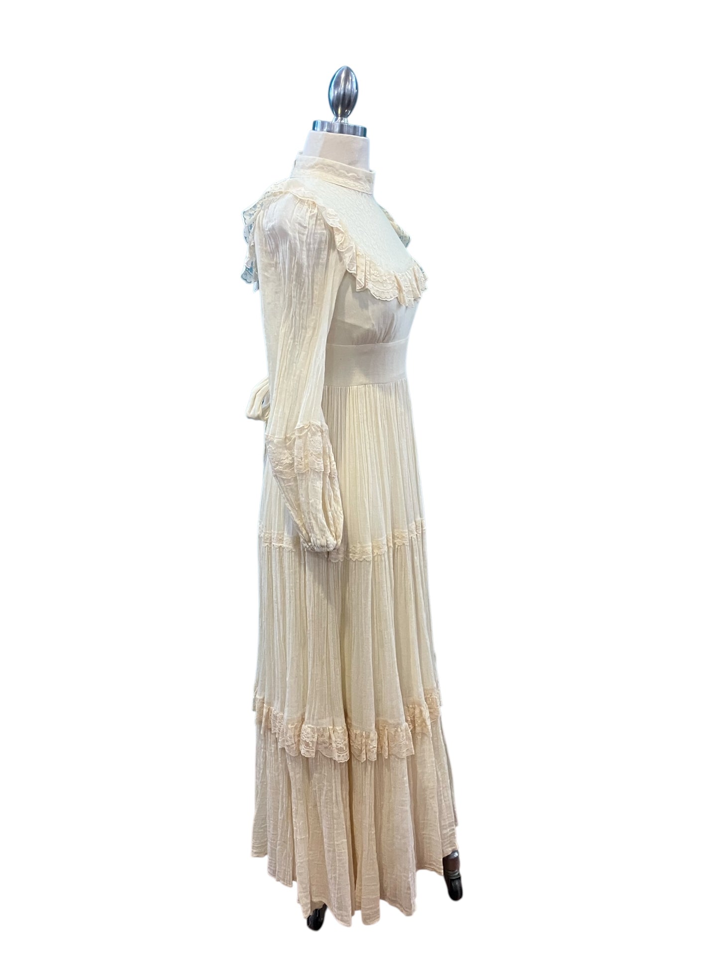 Vintage Gunne Sax Ivory Crepe Cotton Prairie Wedding Dress Wide Sweep and Lace Detail