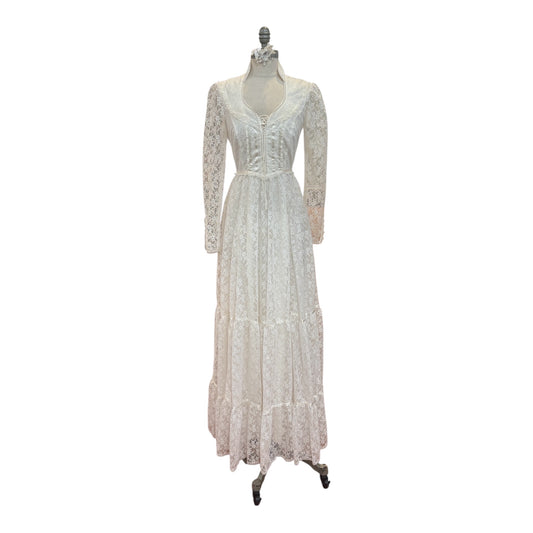 Vintage 1970s Gunne Sax By Jessica Like New Without Tags Pure White Lace Queen Anne Collar Wedding Dress with Pearl Details Gorgeous Modest Gown Prairie Style Size 11